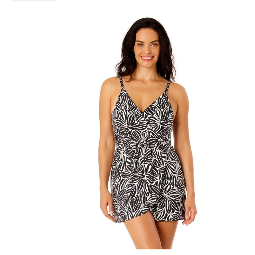 NWT Lands End Black White Chlorine Resistant Tulip Wrap SwimDress One Piece Sz S